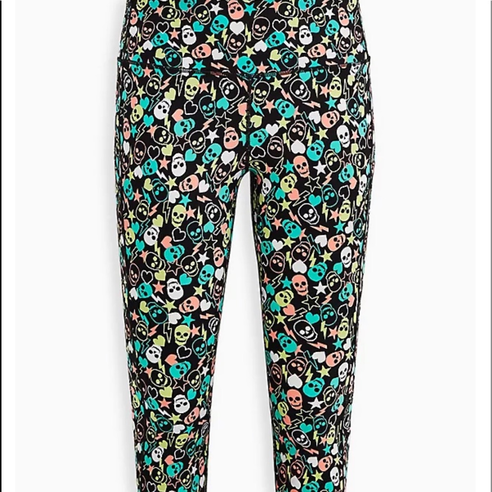 ☠️NWT Torrid Performance Core Crop Skull Leggings 5X☠️